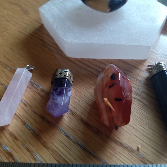 Lot of crystals! Selenite hexagon, pendants, heart worry stone - Picture 2 of 6